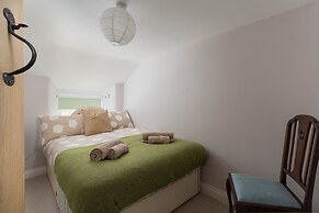 Spacious 4-bed Cottage With Garden & Pet-friendly