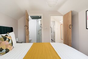 Spacious 4-bed Cottage With Garden & Pet-friendly