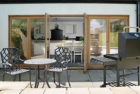 Spacious 4-bed Cottage With Garden & Pet-friendly