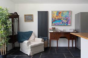 Spacious 4-bed Cottage With Garden & Pet-friendly