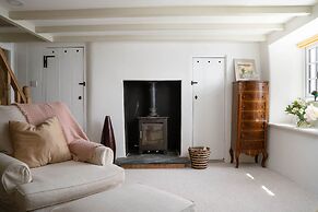 Spacious 4-bed Cottage With Garden & Pet-friendly