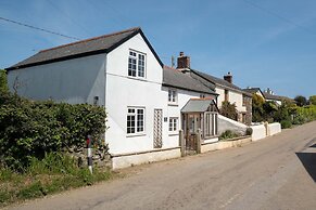 Spacious 4-bed Cottage With Garden & Pet-friendly