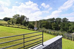 Luxury Villa Retreat at Durbuy Suites for 12 Pers