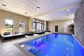 Luxury Villa Retreat at Durbuy Suites for 12 Pers
