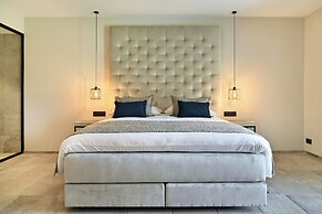 Luxury Villa Retreat at Durbuy Suites for 12 Pers