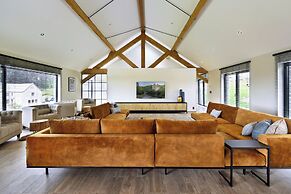 Luxury Villa Retreat at Durbuy Suites for 12 Pers