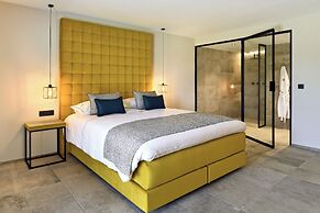 Luxury Villa Retreat at Durbuy Suites for 12 Pers