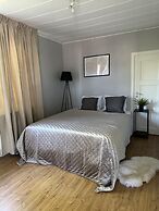 Stockholm - 5-beds - Sleeps 12 - Garden