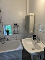 Stockholm - 5-beds - Sleeps 12 - Garden