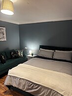Luton City Apartment Retreat