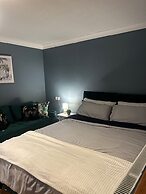 Luton City Apartment Retreat