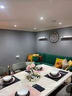 Luton City Apartment Retreat