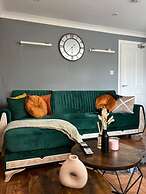 Luton City Apartment Retreat
