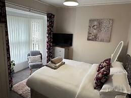 3 bed Cozy Antrim Apartment With Great Views