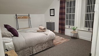 3 bed Cozy Antrim Apartment With Great Views