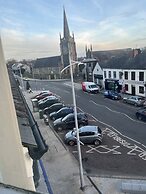 3 bed Cozy Antrim Apartment With Great Views