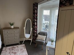 3 bed Cozy Antrim Apartment With Great Views