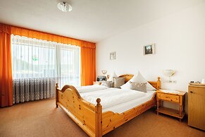 Waldhotel Auerhahn Bed & Breakfast