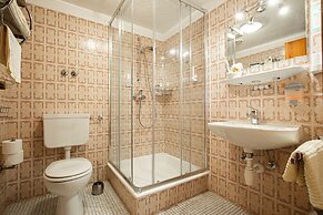 Waldhotel Auerhahn Bed & Breakfast