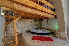 Dream 2 -traditional House With Pool To Share