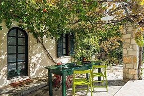 Dream 2 -traditional House With Pool To Share