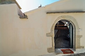 Dream 2 -traditional House With Pool To Share