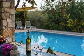 Dream 2 -traditional House With Pool To Share