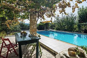 Dream 2 -traditional House With Pool To Share