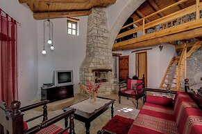 Dream 2 -traditional House With Pool To Share