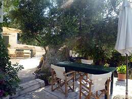 Dream 2 -traditional House With Pool To Share