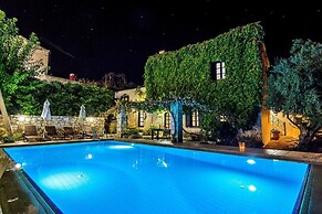 Dream 2 -traditional House With Pool To Share