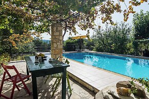 Dream 2 -traditional House With Pool To Share