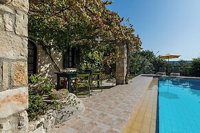 Dream 2 -traditional House With Pool To Share