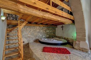 Dream 2 -traditional House With Pool To Share