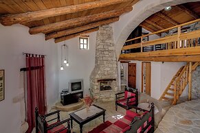 Dream 2 -traditional House With Pool To Share