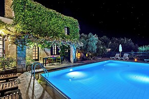 Dream 2 -traditional House With Pool To Share