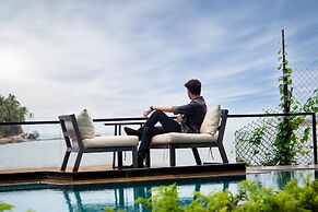 Fenicia Riverside Resort