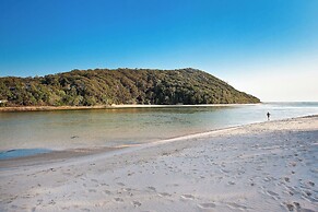 Little Palms by Burleigh Letting Co