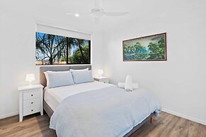 Little Palms by Burleigh Letting Co