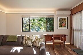 Little Palms by Burleigh Letting Co