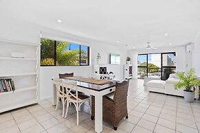 Little Palms by Burleigh Letting Co