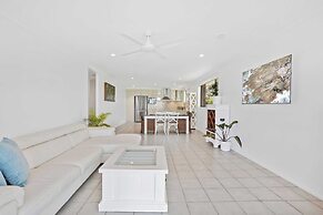 Little Palms by Burleigh Letting Co