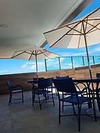 Flat Charmoso Vista Mar by La Playa