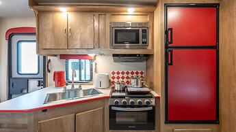 Gapyeong Dongban84 Glamping&pool Villa