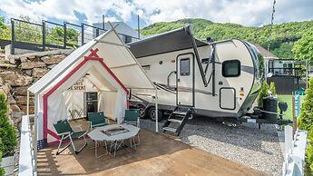 Gapyeong Dongban84 Glamping&pool Villa