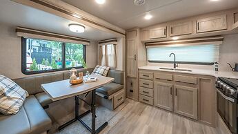 Gapyeong Dongban84 Glamping&pool Villa