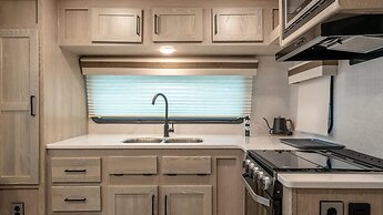 Gapyeong Dongban84 Glamping&pool Villa