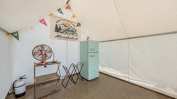 Gapyeong Dongban84 Glamping&pool Villa