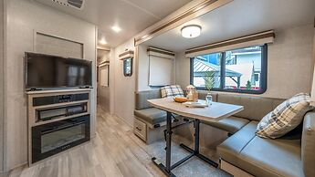 Gapyeong Dongban84 Glamping&pool Villa