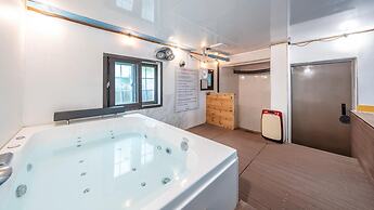 Gapyeong Dongban84 Glamping&pool Villa